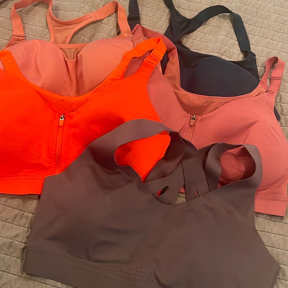 Lot of 5 Lululemon dupe sports bras from target. New with out tags.